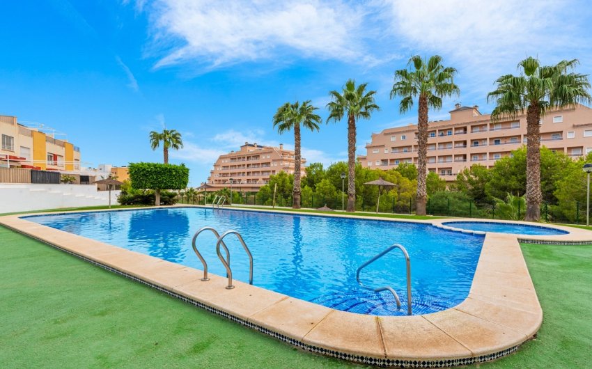 Revente - Villa -
Orihuela Costa - Costa Blanca