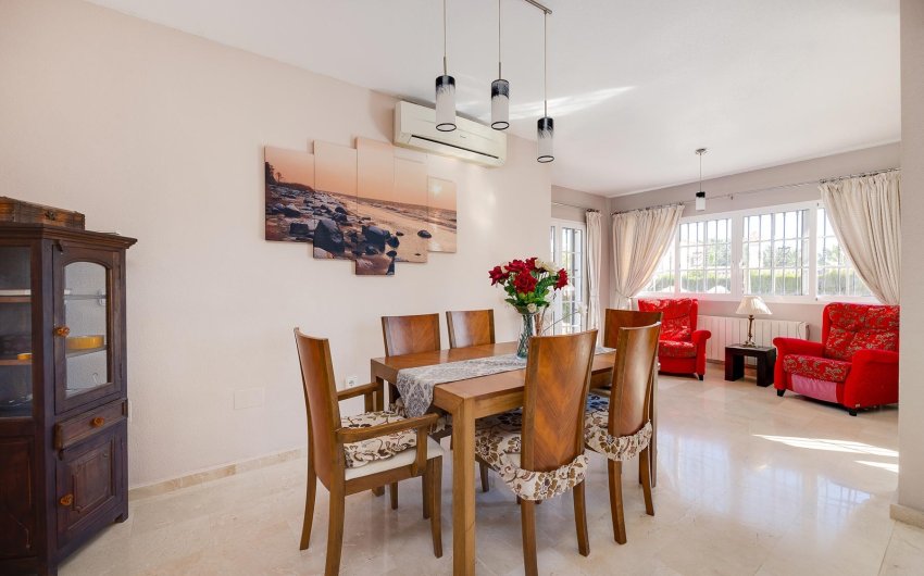 Revente - Villa -
Orihuela Costa - Costa Blanca