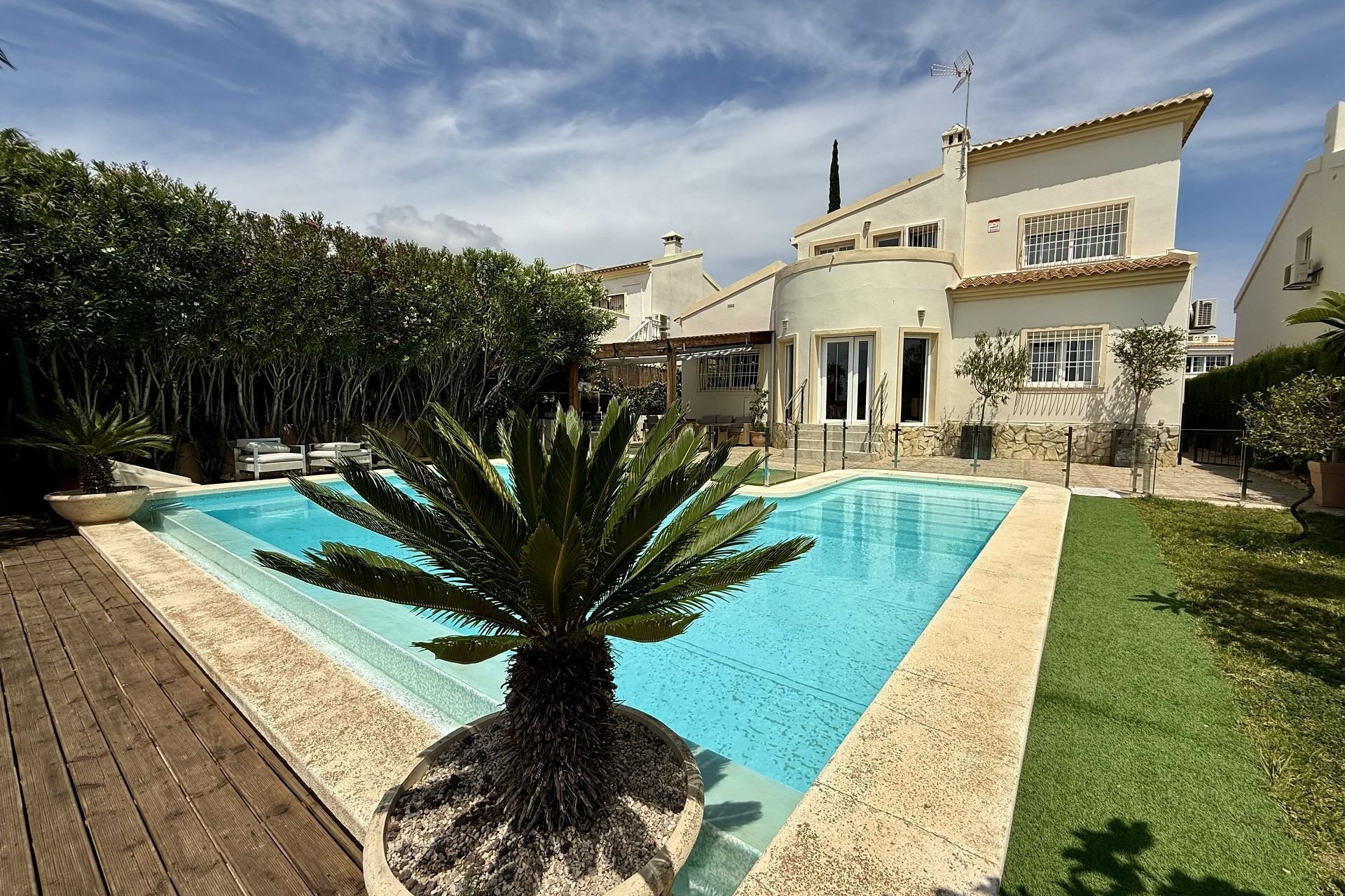 Revente - Villa -
Orihuela Costa - Costa Blanca
