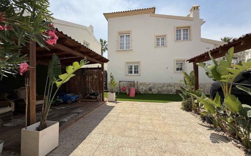 Revente - Villa -
Orihuela Costa - Costa Blanca