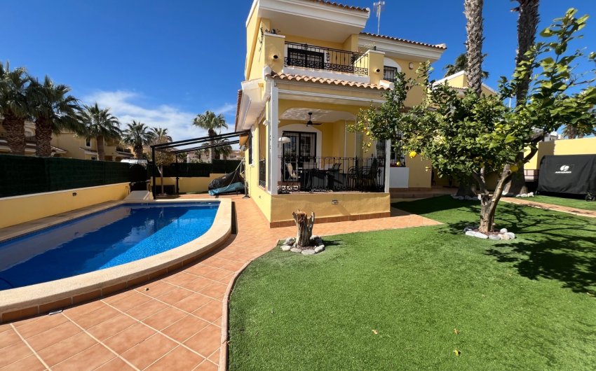 Revente - Villa -
Orihuela Costa - Costa Blanca
