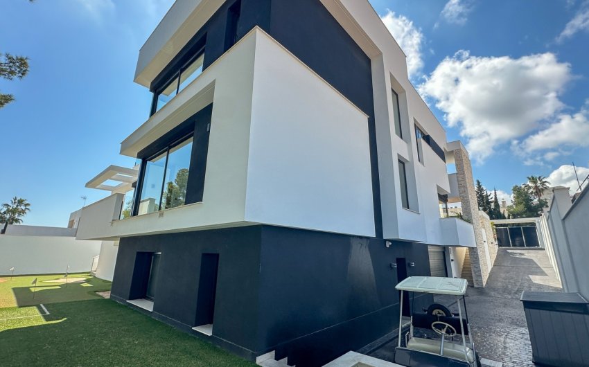 Revente - Villa -
Orihuela Costa - Costa Blanca