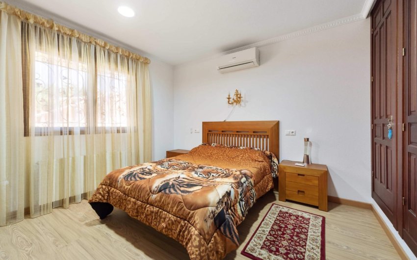 Revente - Villa -
Orihuela Costa - Costa Blanca