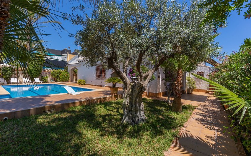Revente - Villa -
Orihuela Costa - Costa Blanca