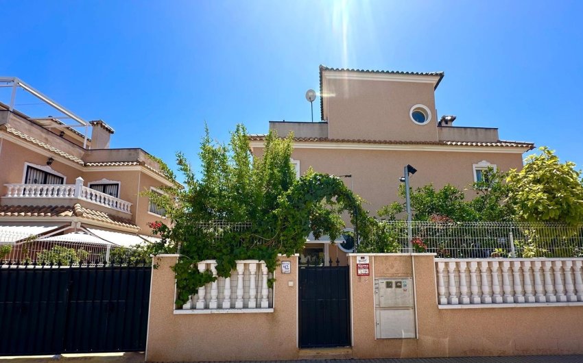 Revente - Villa -
Orihuela Costa - La Regia