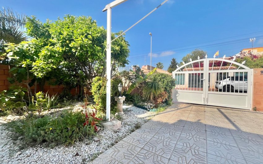 Revente - Villa -
Orihuela Costa - Los Almendros-la Florida