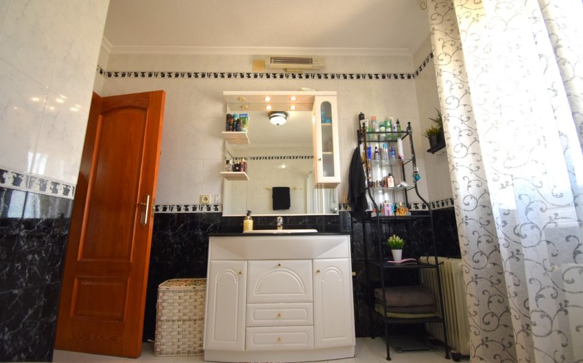 Revente - Villa -
Orihuela Costa - Los Balcones