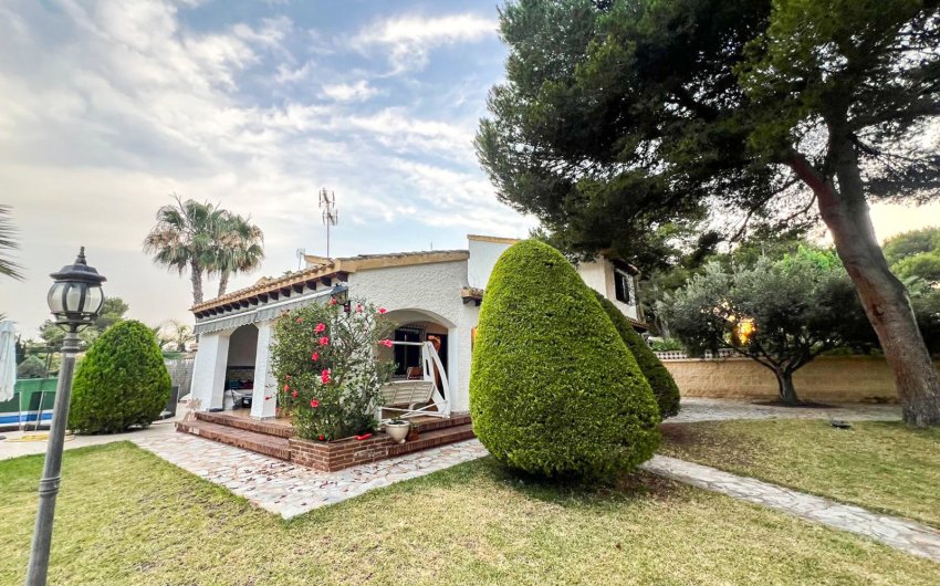 Revente - Villa -
Orihuela Costa - Punta Prima