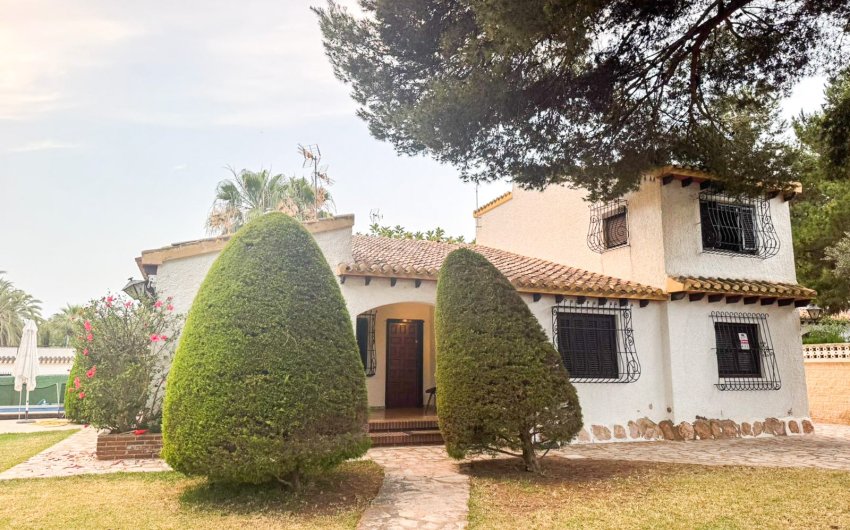 Revente - Villa -
Orihuela Costa - Punta Prima