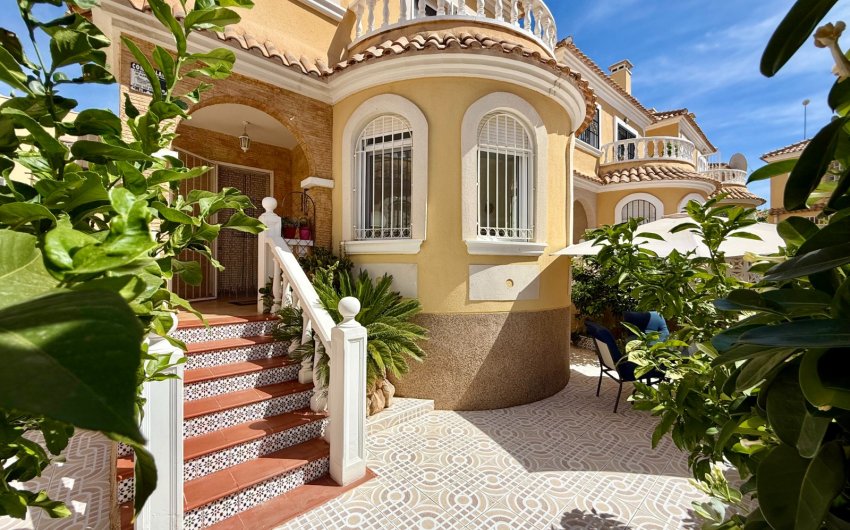Revente - Villa -
Orihuela Costa - Villamartín