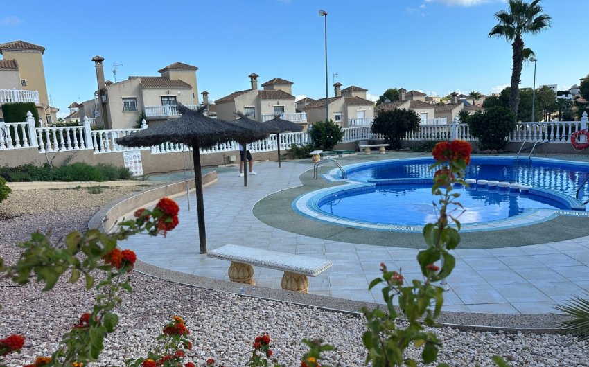 Revente - Villa -
Orihuela Costa - Villamartín