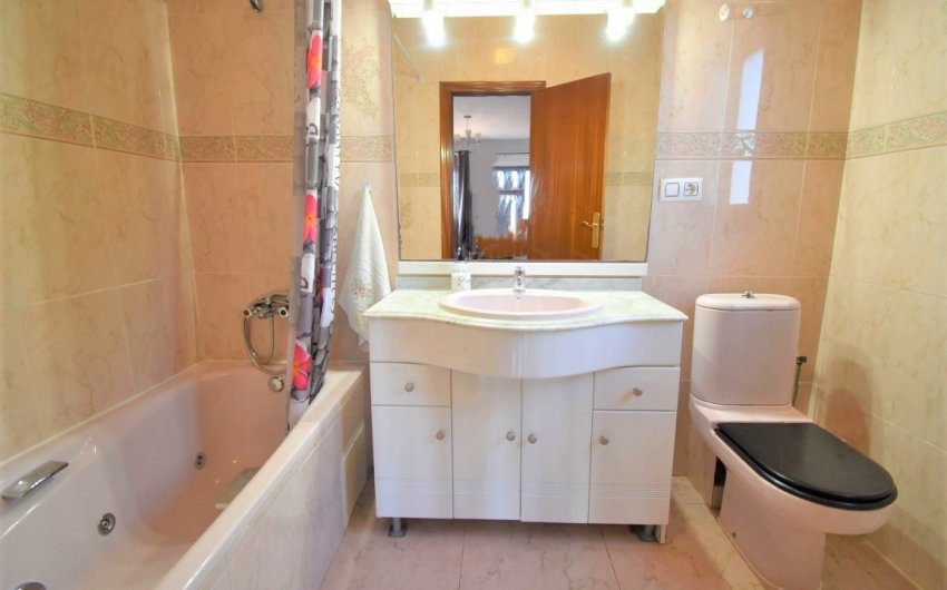 Revente - Villa -
Orihuela Costa - Villamartin