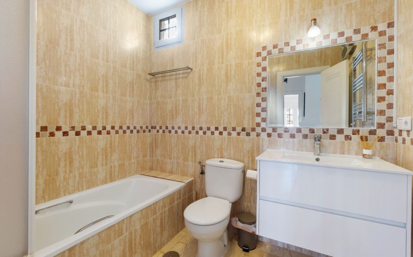 Revente - Villa -
Orihuela Costa - Villamartín