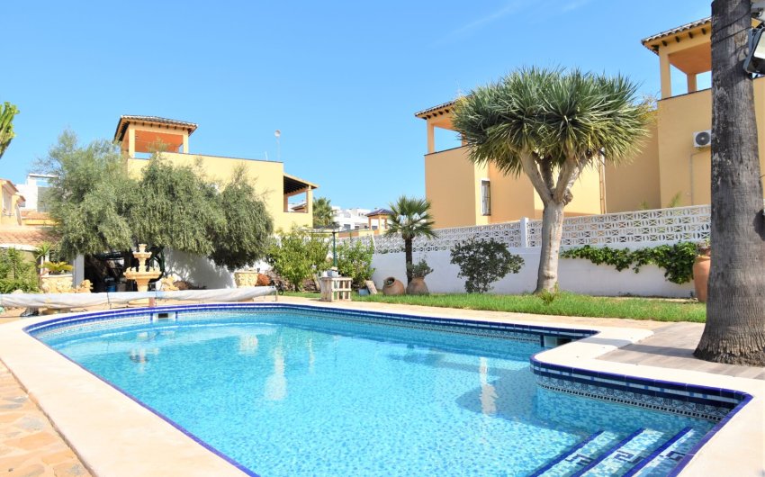 Revente - Villa -
Orihuela Costa - Villamartín