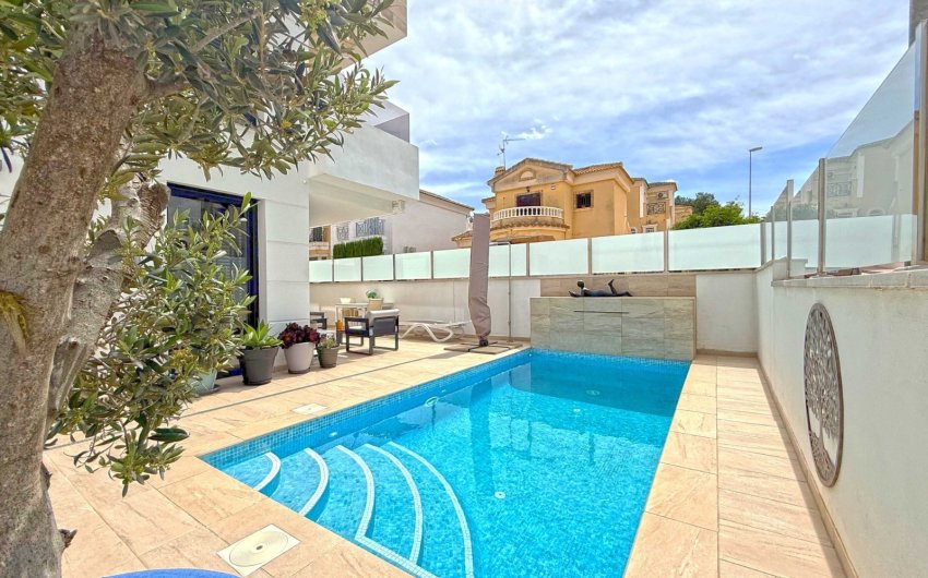 Revente - Villa -
Orihuela Costa - Villamartín