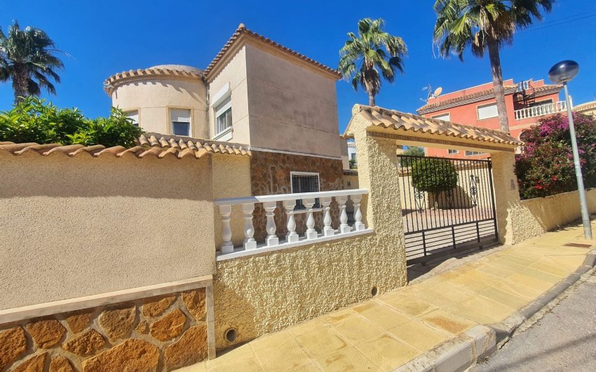 Revente - Villa -
Orihuela Costa - Villamartin