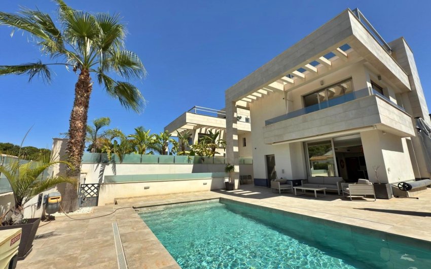 Revente - Villa -
Orihuela Costa - Villamartín