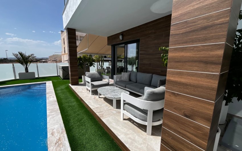 Revente - Villa -
Orihuela - Entre Naranjos Vistabella Golf
