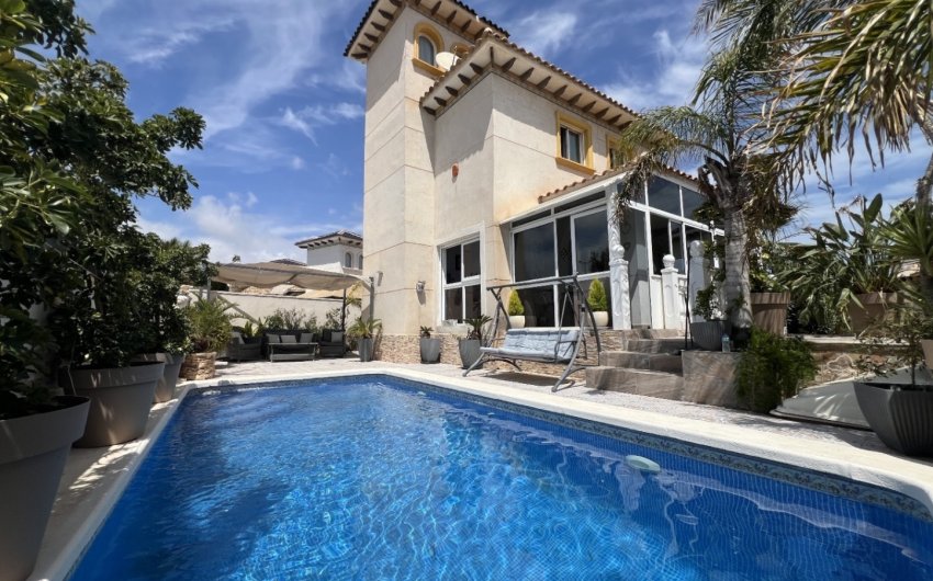 Revente - Villa -
Orihuela - Inland