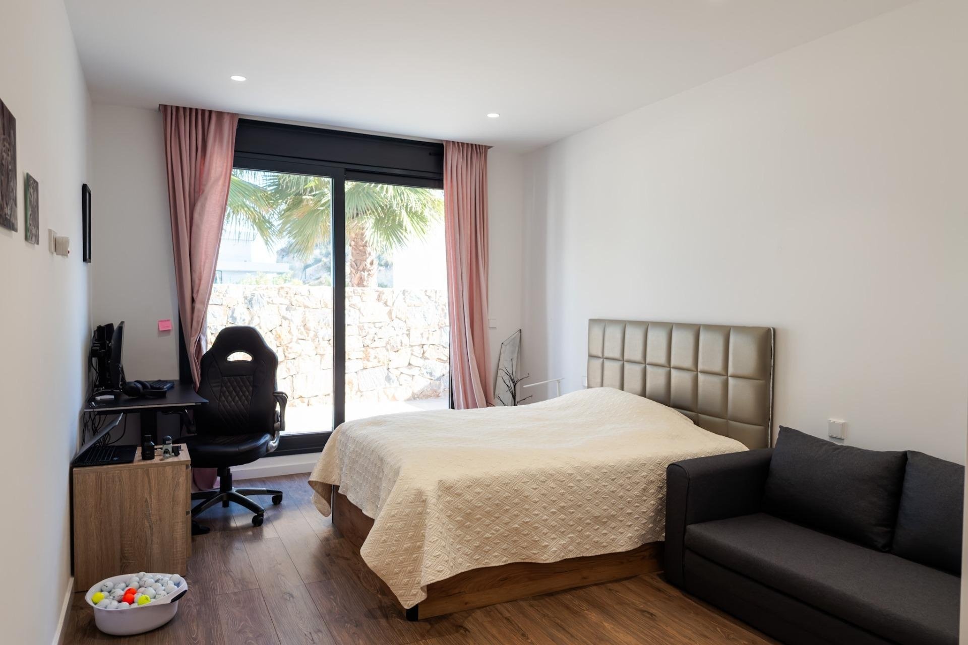 Revente - Villa -
Orihuela - Las Colinas Golf