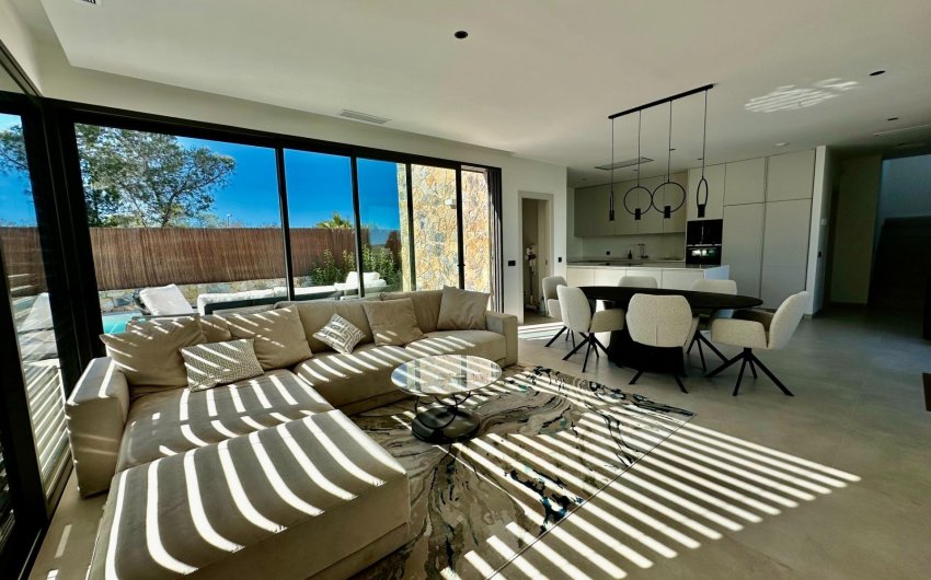 Revente - Villa -
Orihuela - Las Colinas Golf