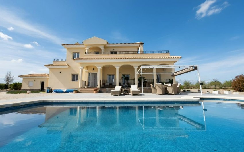 Revente - Villa -
Pinoso - Inland