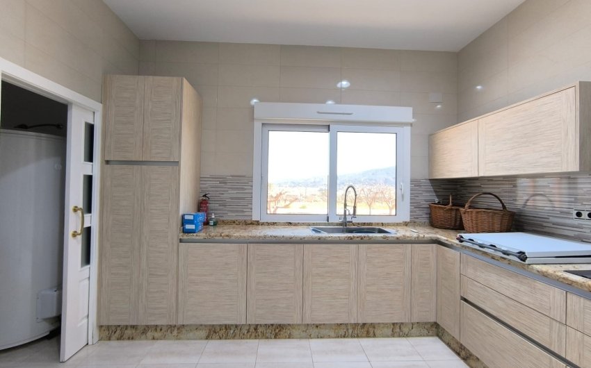 Revente - Villa -
Pinoso - Inland