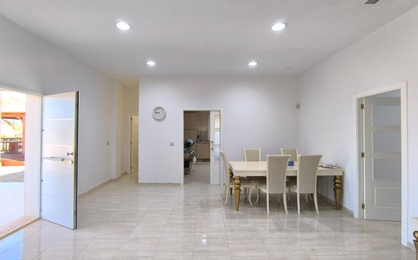 Revente - Villa -
Pinoso - Inland