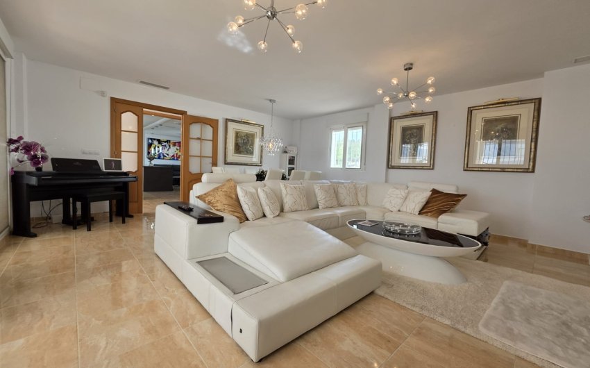 Revente - Villa -
Pinoso - Inland