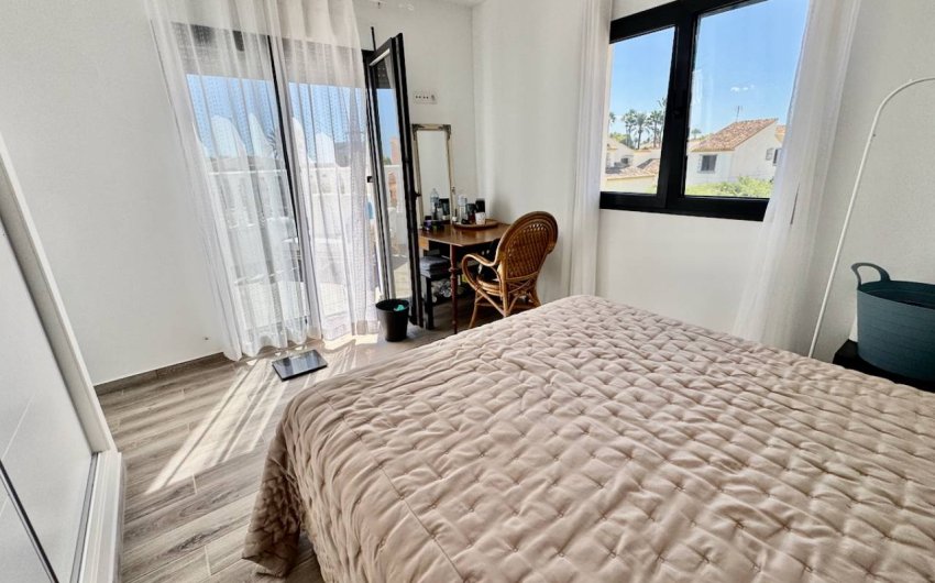 Revente - Villa -
Punta Prima