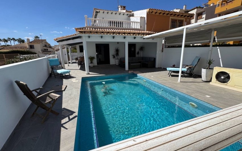 Revente - Villa -
Punta Prima