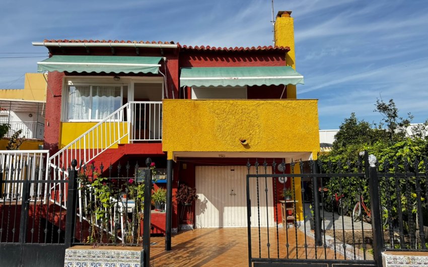 Revente - Villa -
Punta Prima