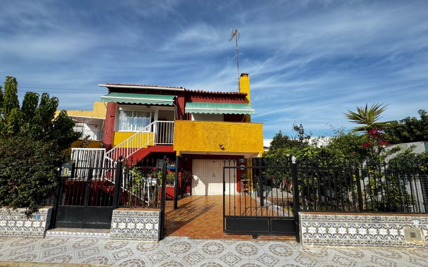 Revente - Villa -
Punta Prima