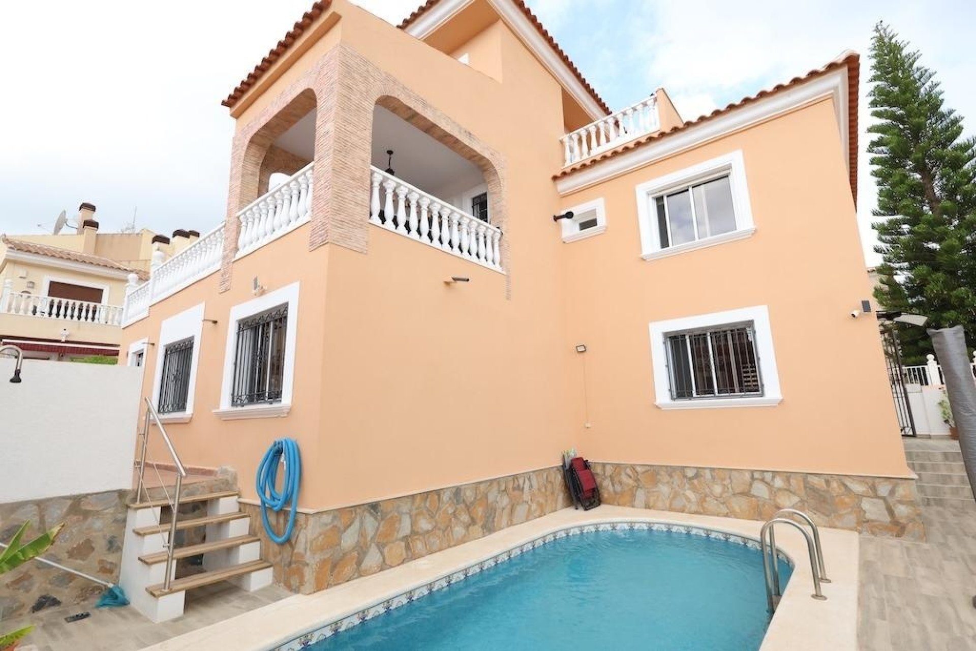 Revente - Villa -
San Miguel de Salinas - Inland