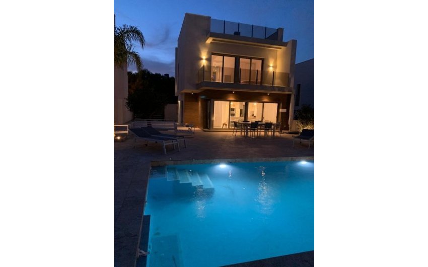Revente - Villa -
San Miguel de Salinas - Inland