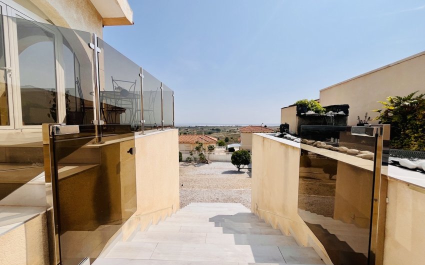 Revente - Villa -
San Miguel de Salinas - Inland