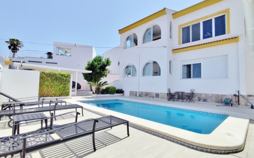 Revente - Villa -
San Miguel de Salinas - Inland