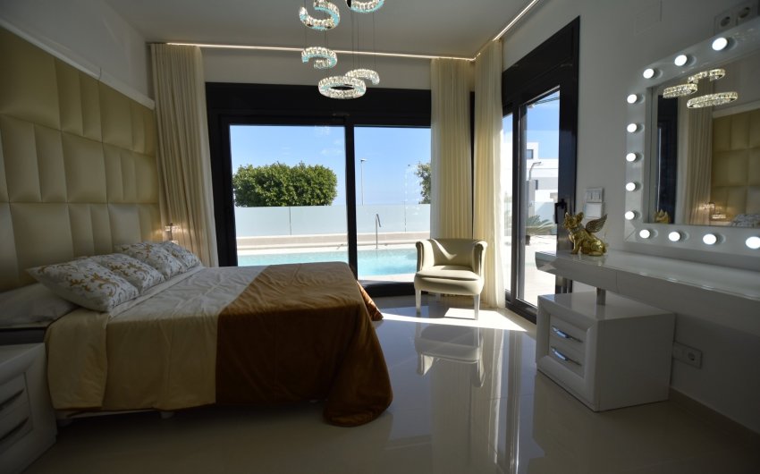 Revente - Villa -
San Miguel de Salinas - Inland