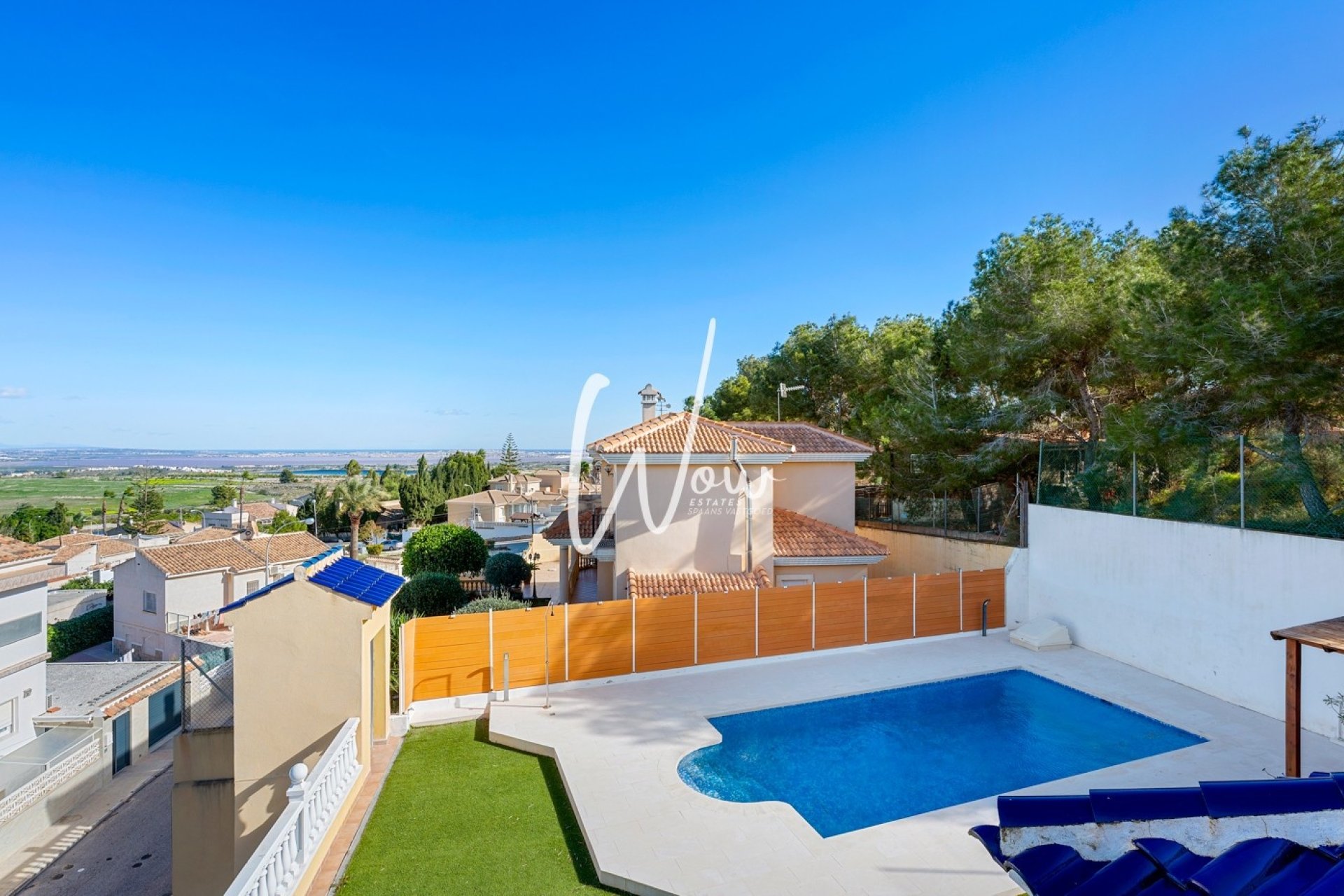 Revente - Villa -
San Miguel de Salinas - Inland