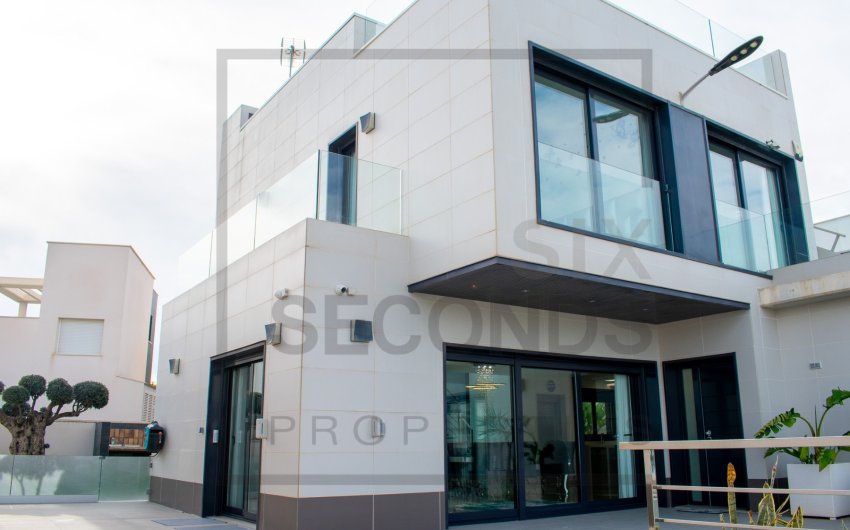 Revente - Villa -
San Miguel de Salinas - Urbanizaciones