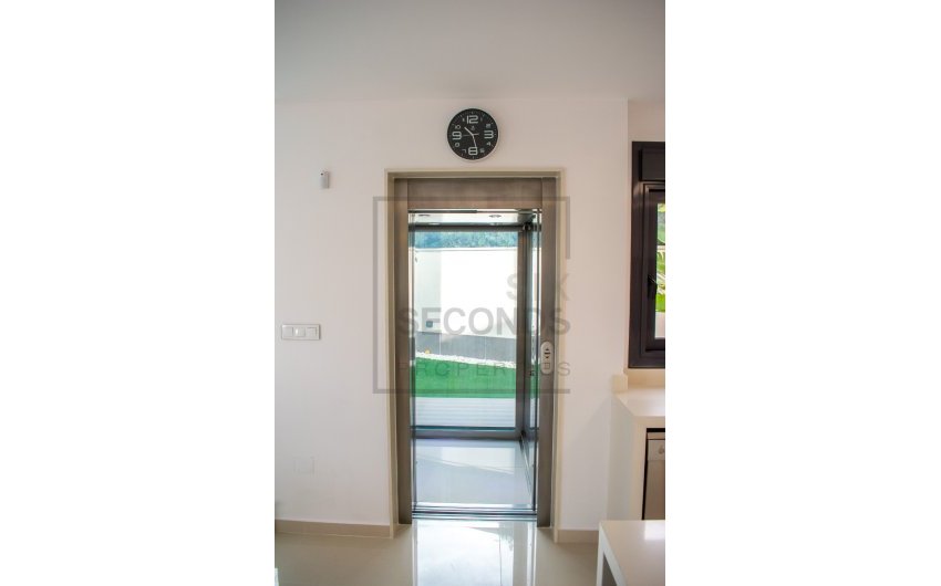 Revente - Villa -
San Miguel de Salinas - Urbanizaciones