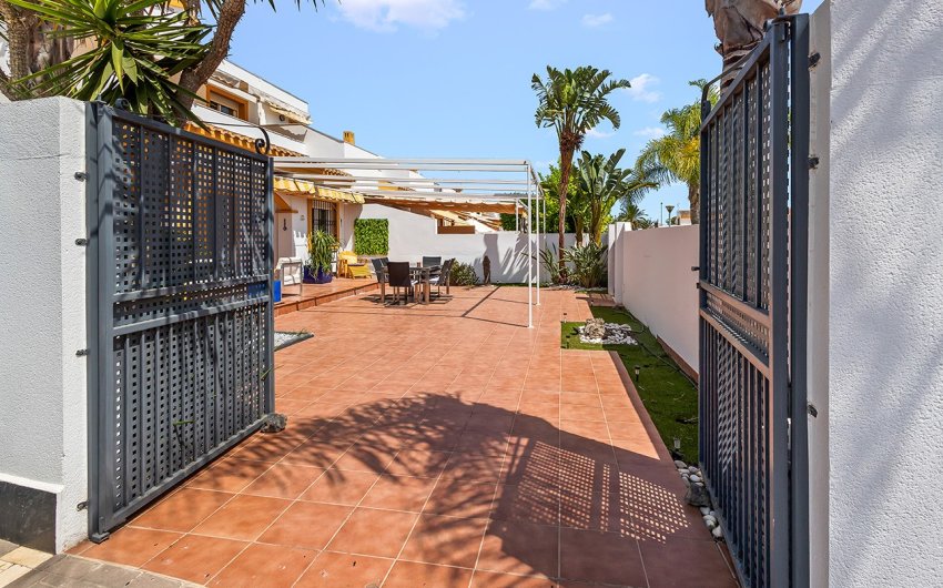 Revente - Villa -
Torre de la Horadada - Pueblo Latino