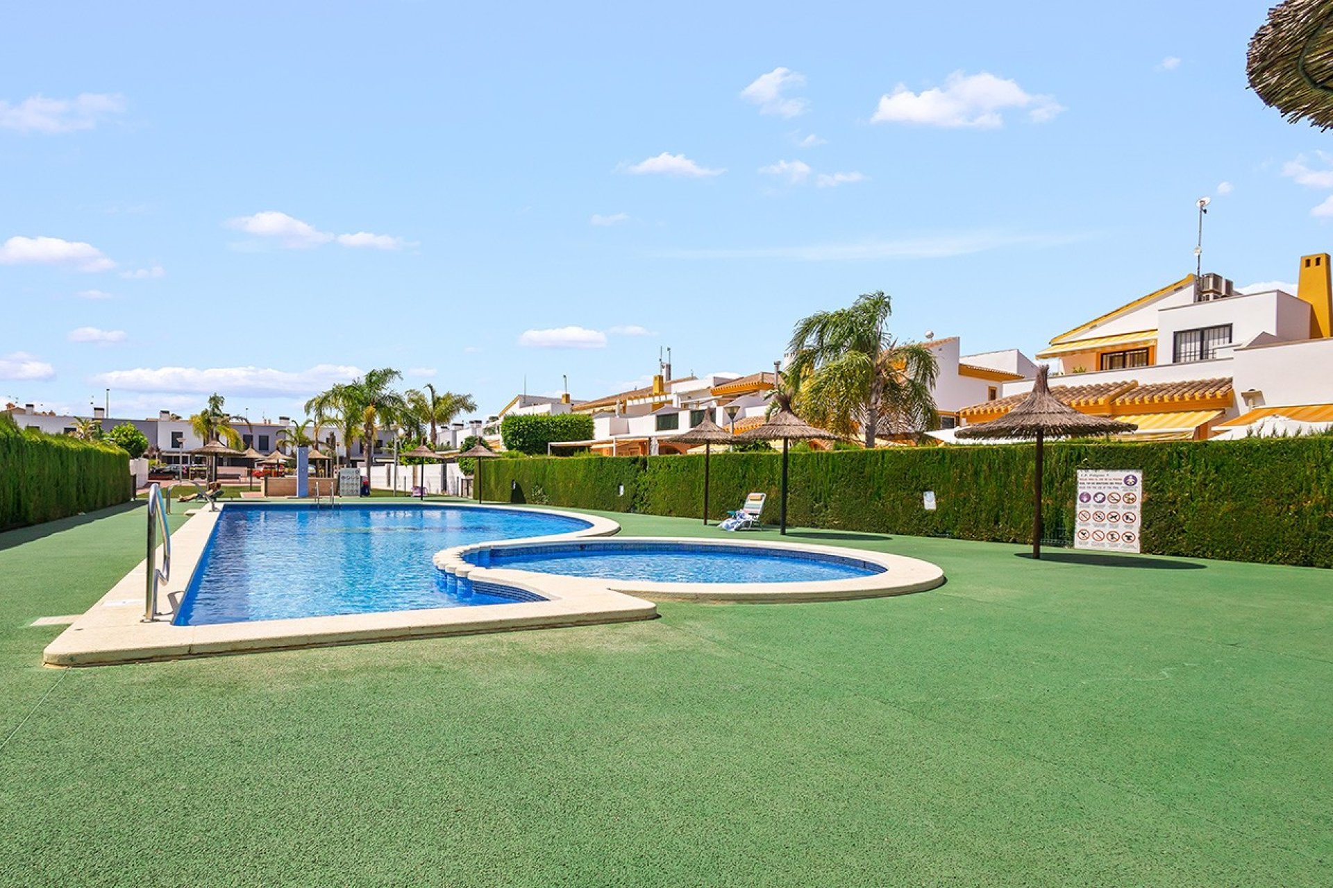 Revente - Villa -
Torre de la Horadada - Pueblo Latino