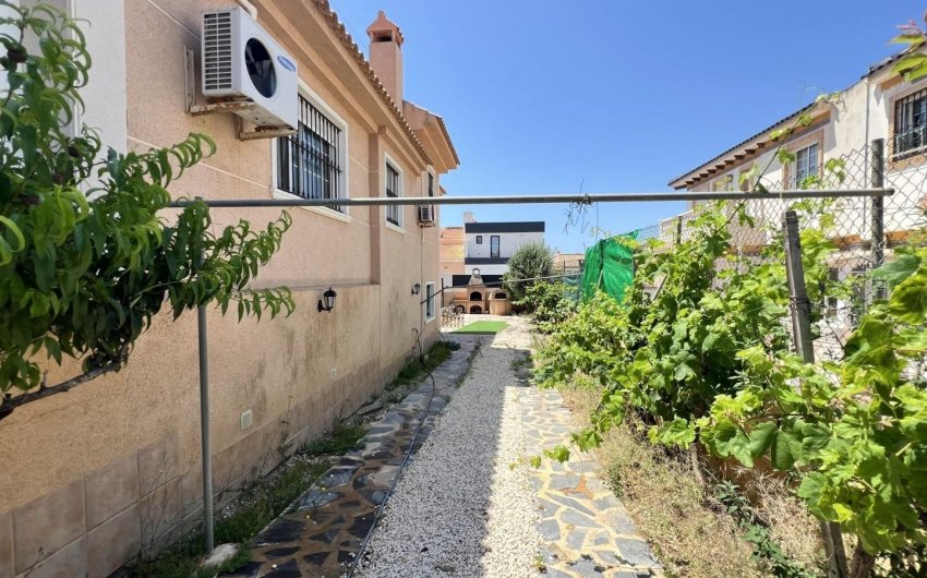 Revente - Villa -
Torrevieja - Aguas Nuevas