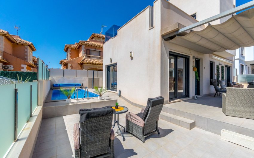 Revente - Villa -
Torrevieja - Aguas Nuevas