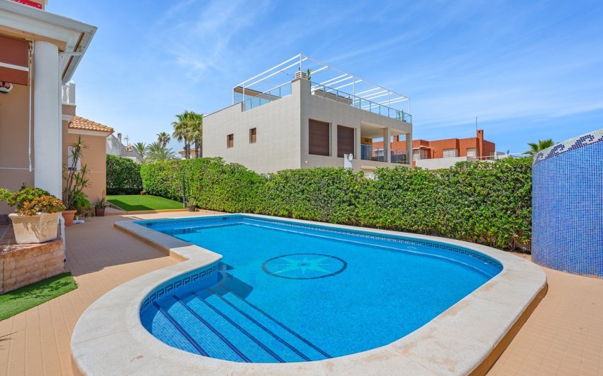Revente - Villa -
Torrevieja - La Mata