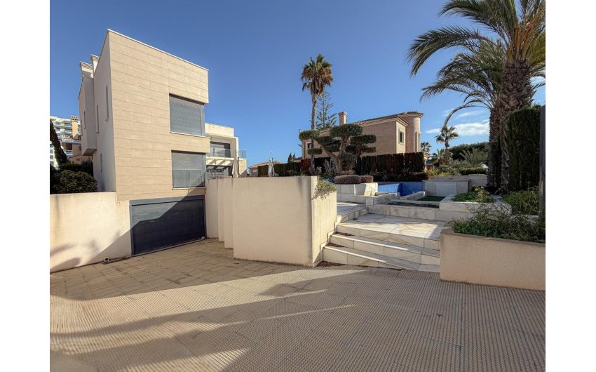 Revente - Villa -
Torrevieja - La veleta