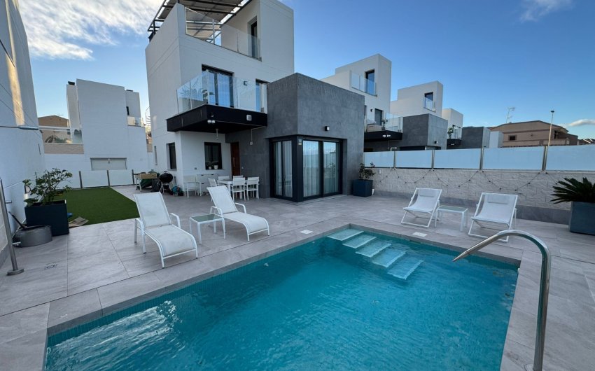 Revente - Villa -
Torrevieja - Los Balcones