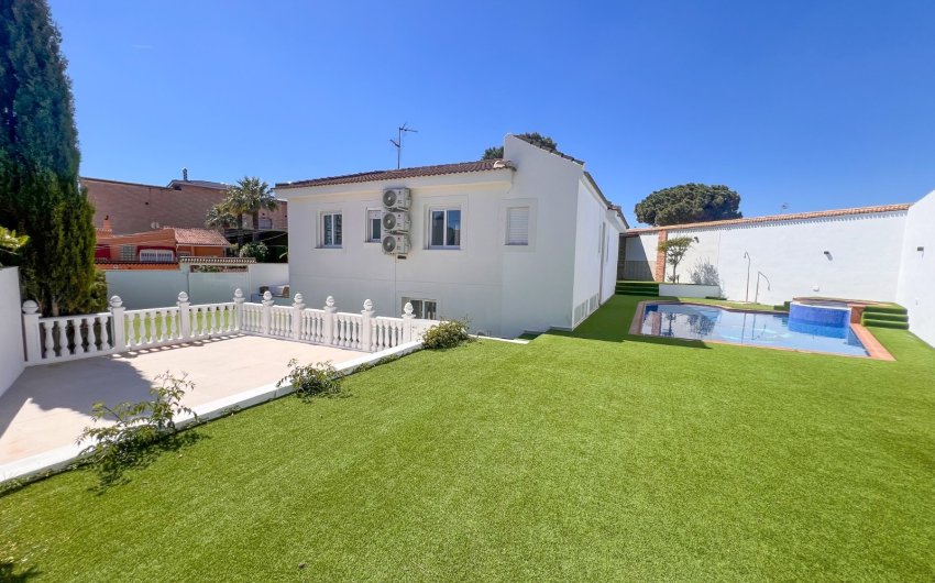 Revente - Villa -
Torrevieja - Los Balcones