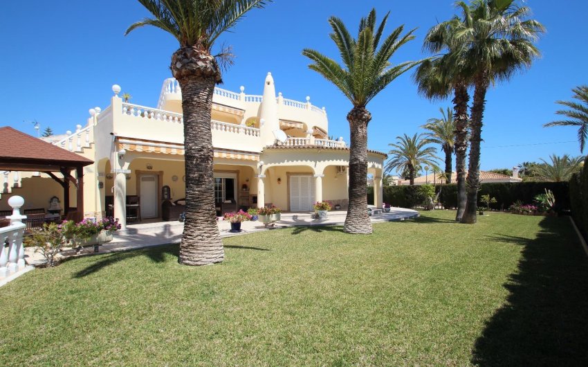 Revente - Villa -
Torrevieja - Punta Prima